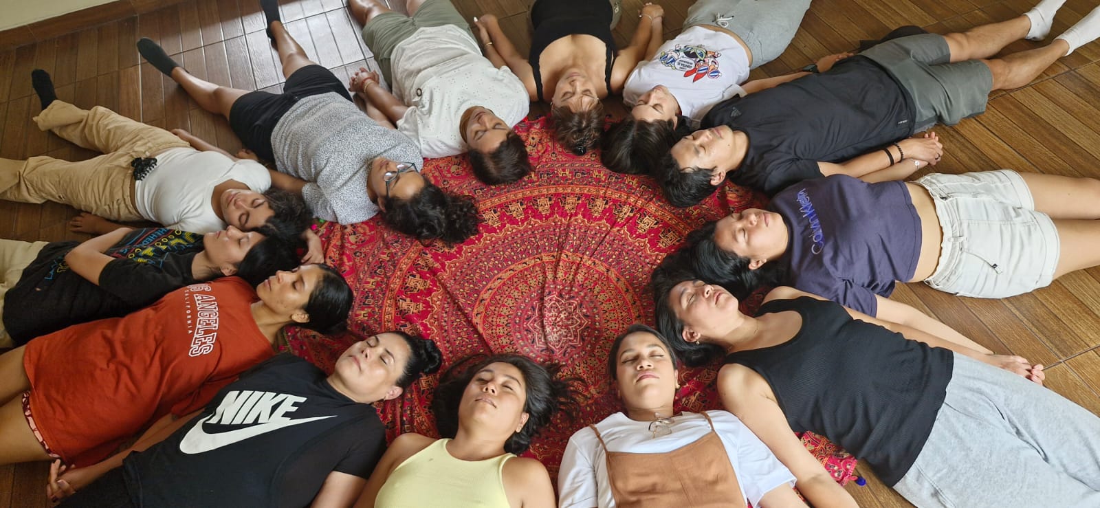 Círculo de trabajo corporal — Psicología Viva® Perú