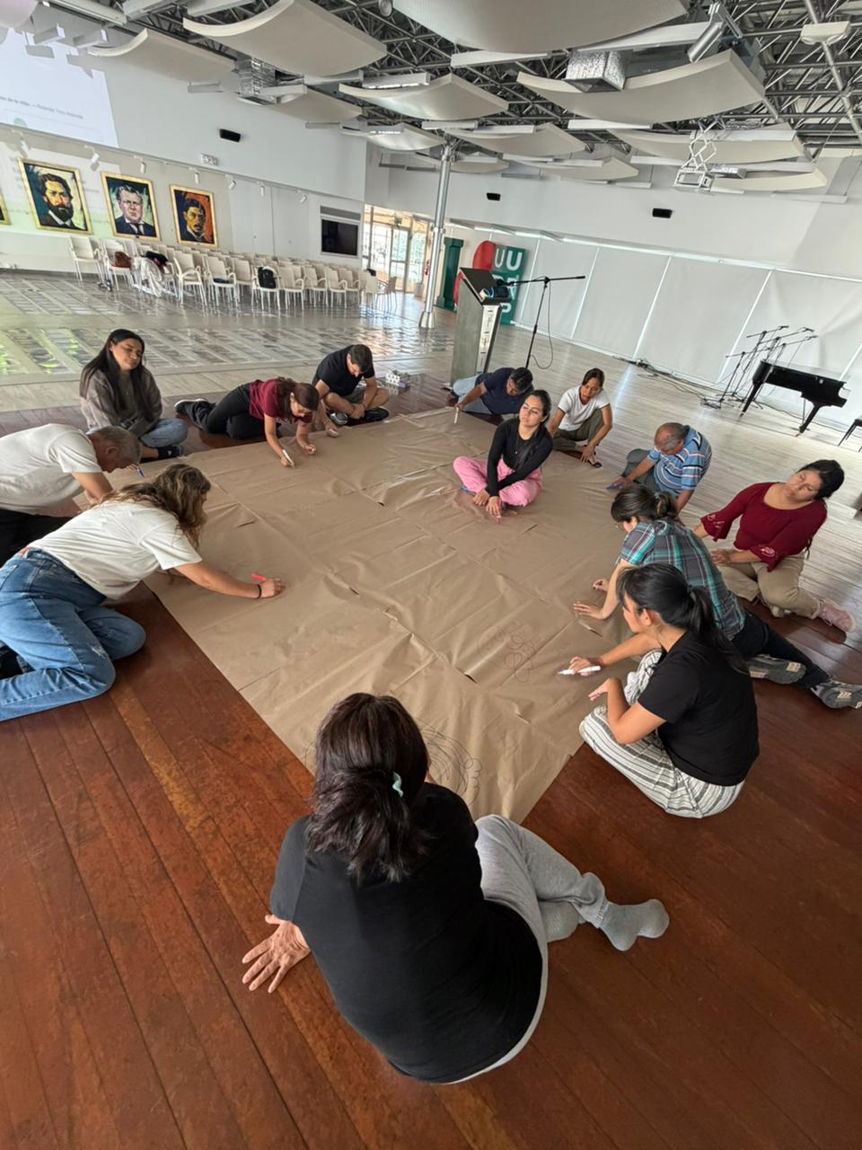 Equipo participando en una actividad facilitada por Psicología Viva